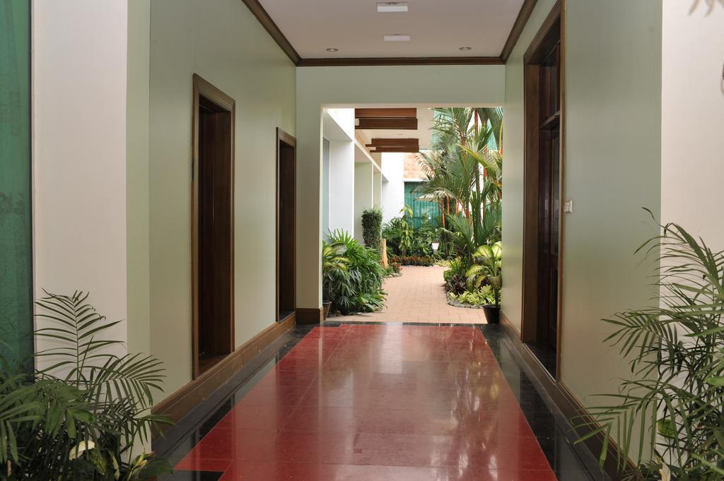 ปาล์ม สปริง รีสอร์ต Hotel ย่างกุ้ง ภายนอก รูปภาพ