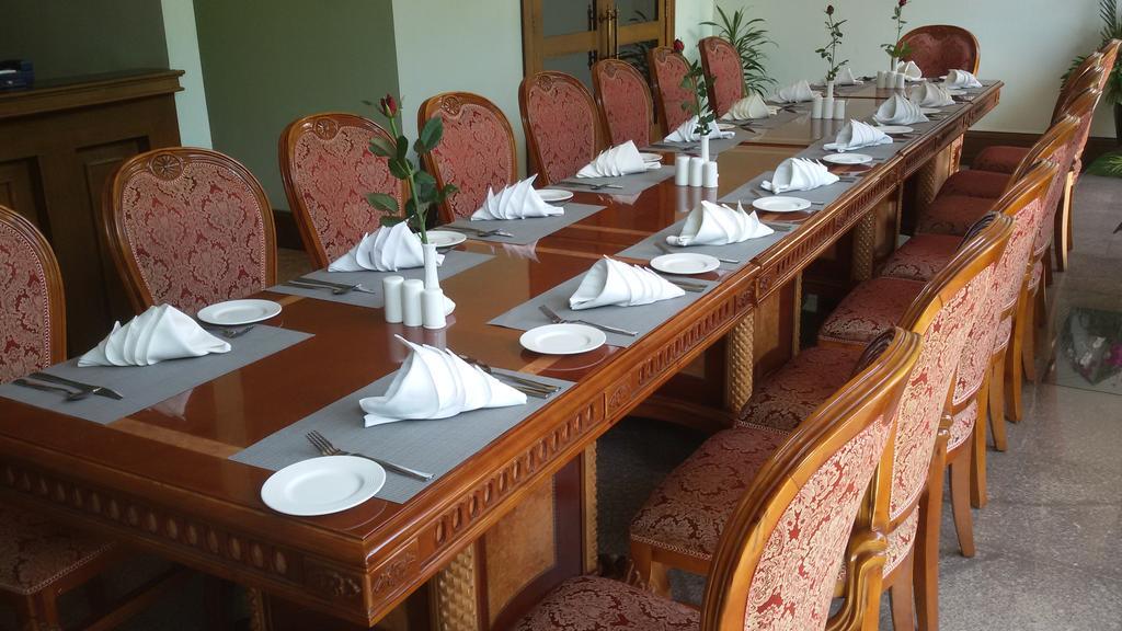 ปาล์ม สปริง รีสอร์ต Hotel ย่างกุ้ง ภายนอก รูปภาพ