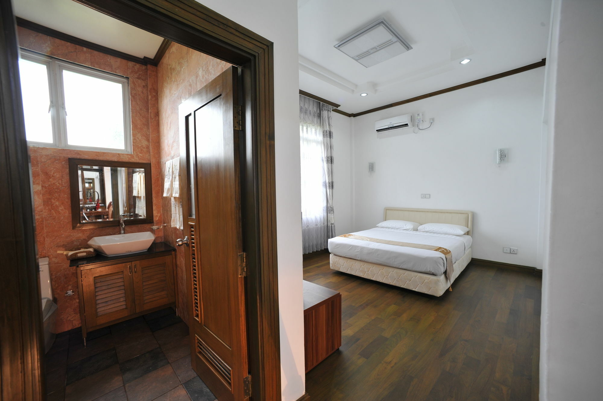ปาล์ม สปริง รีสอร์ต Hotel ย่างกุ้ง ภายนอก รูปภาพ